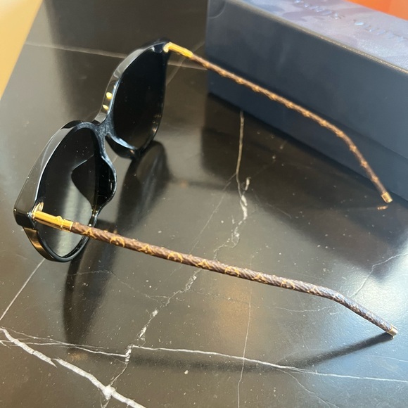 Louis Vuitton Black Sunglasses main image 7